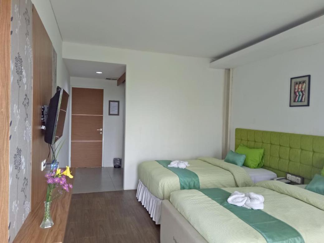 Hotel Graha Widjaja Puncak Esterno foto