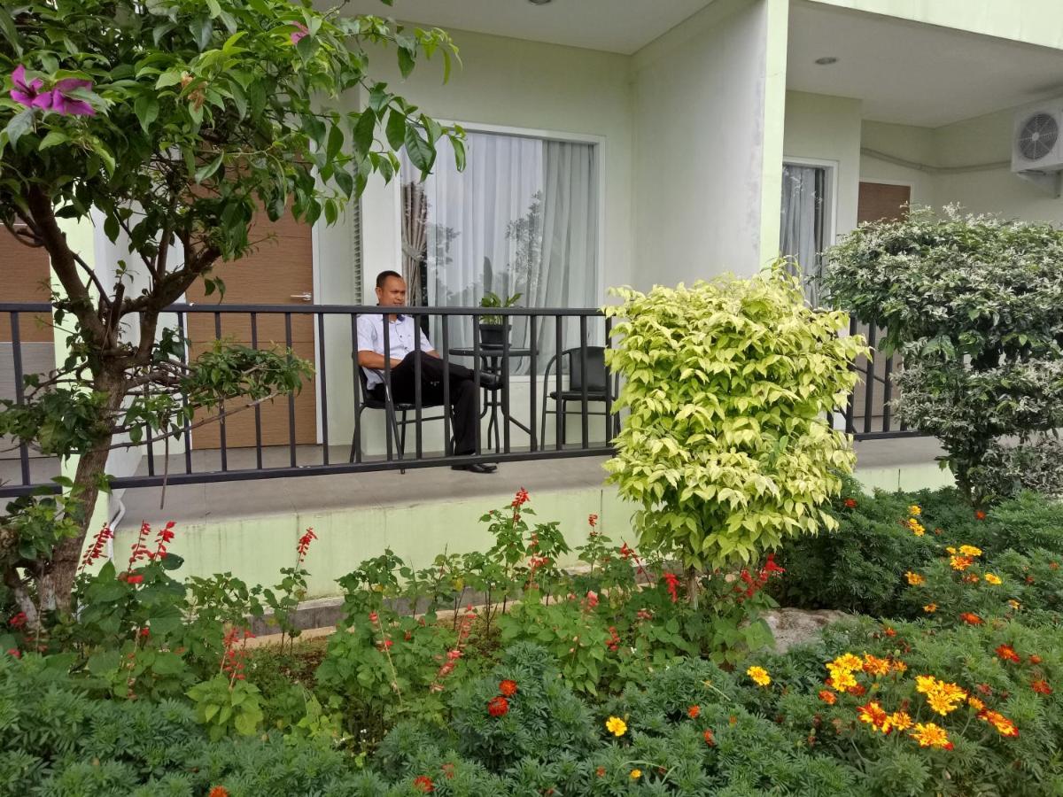 Hotel Graha Widjaja Puncak Esterno foto