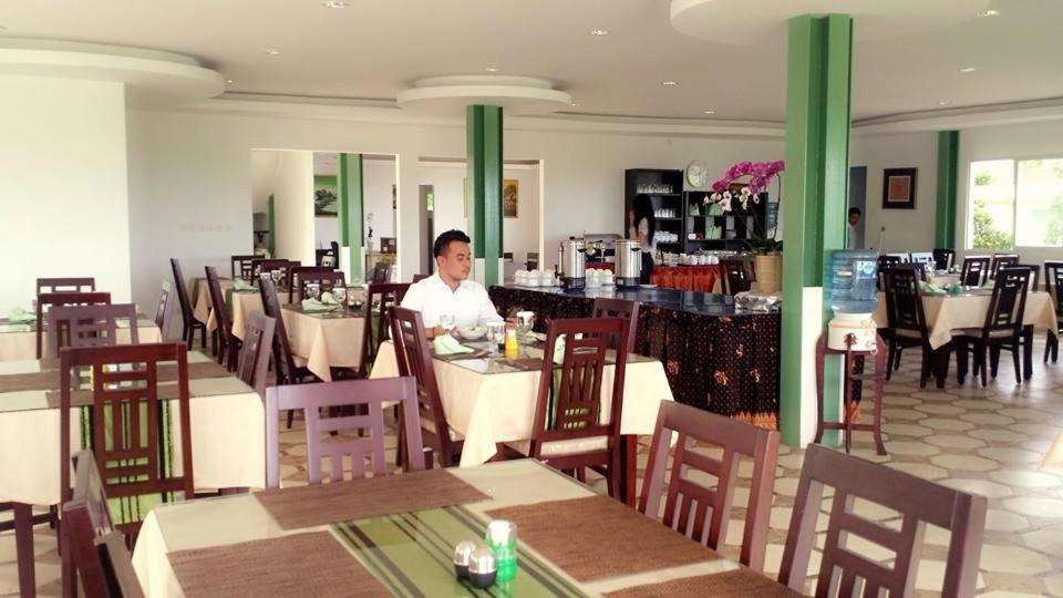 Hotel Graha Widjaja Puncak Esterno foto