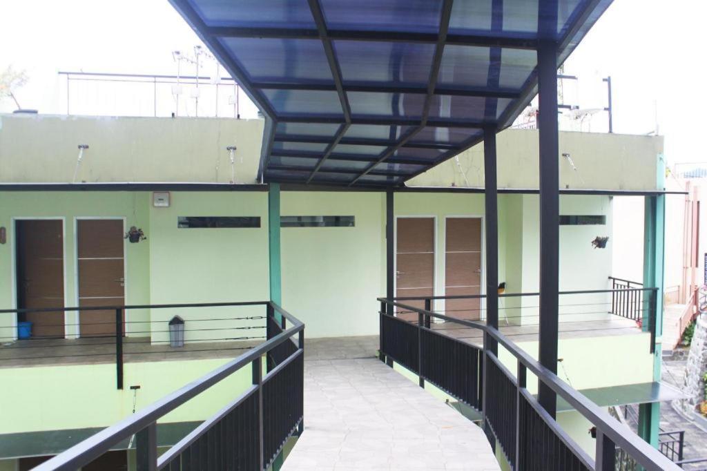 Hotel Graha Widjaja Puncak Esterno foto