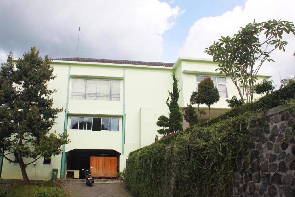Hotel Graha Widjaja Puncak Esterno foto