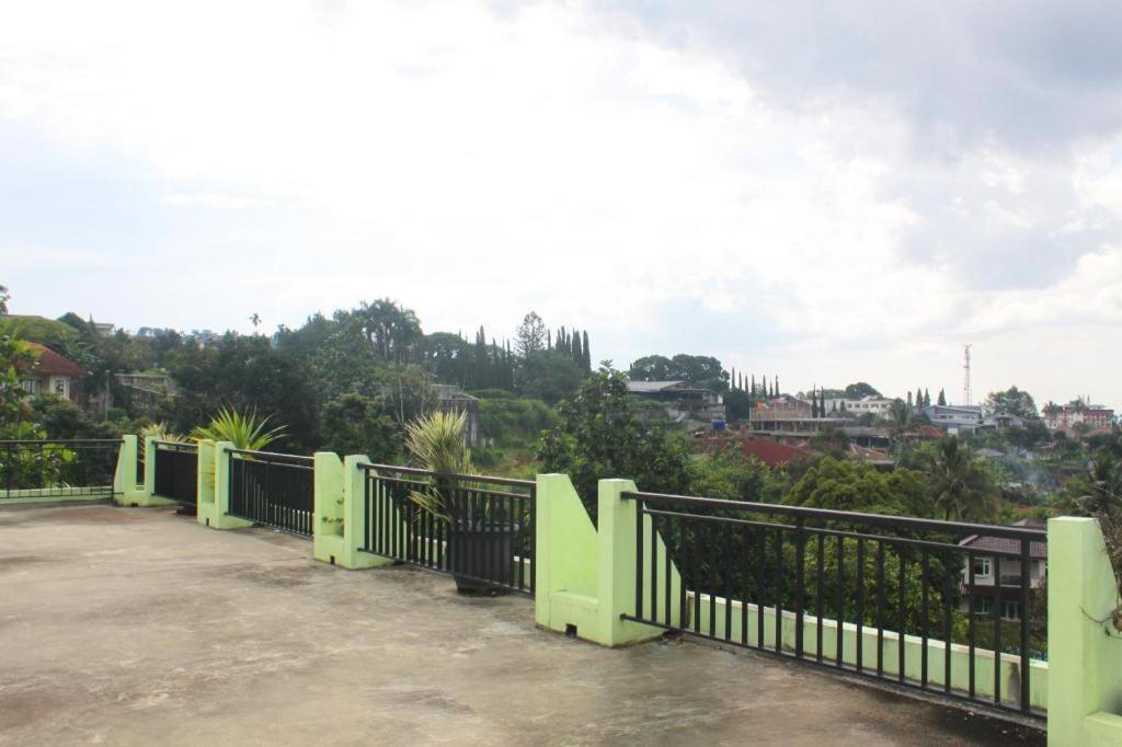 Hotel Graha Widjaja Puncak Esterno foto
